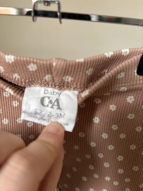 Beige riblegging met bloemetjes