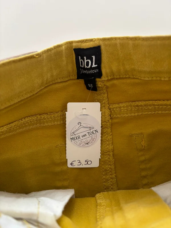 Mosterdgele jeansbroek