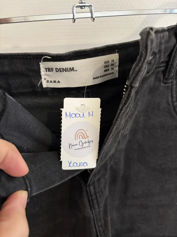 Zwart jeansshortje