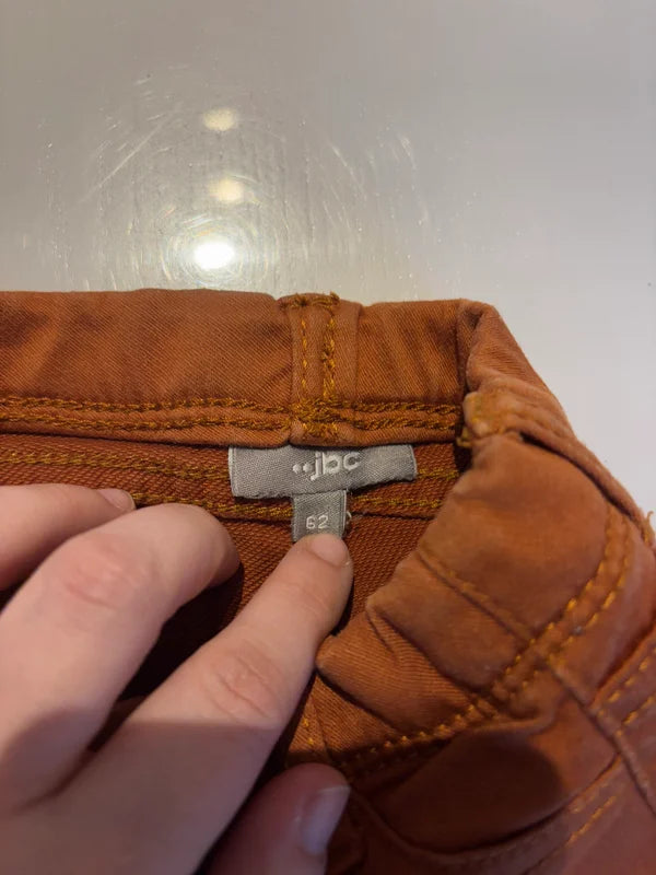 Setje: groene longsleeve en bruine jeansbroek