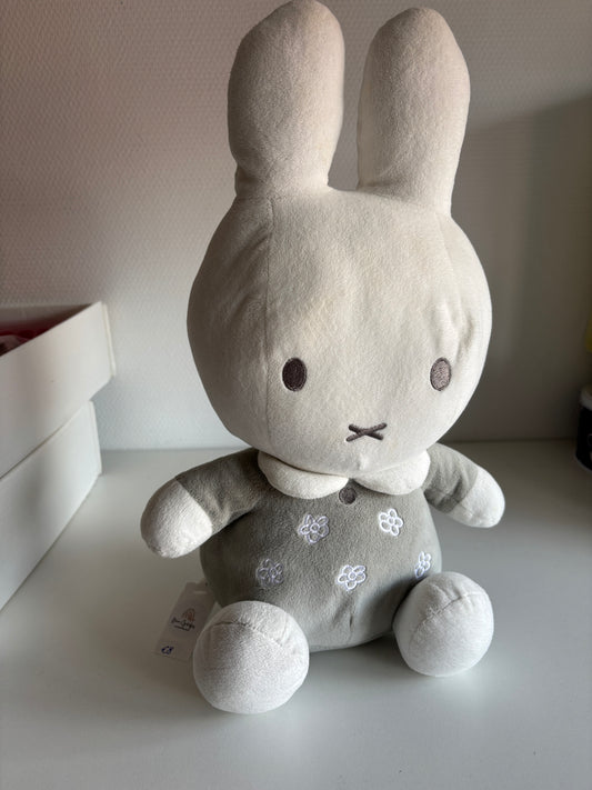 Grote rammelknuffel Nijntje