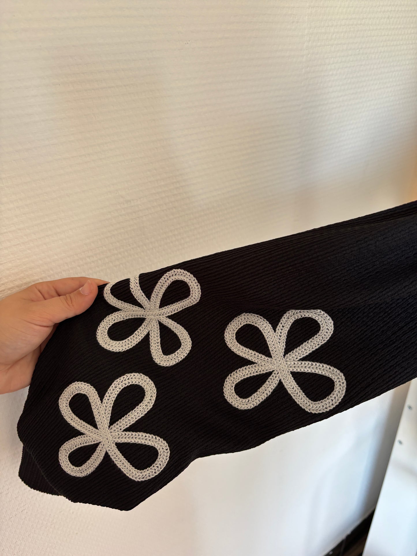 Blouse met bloemen op de mouw