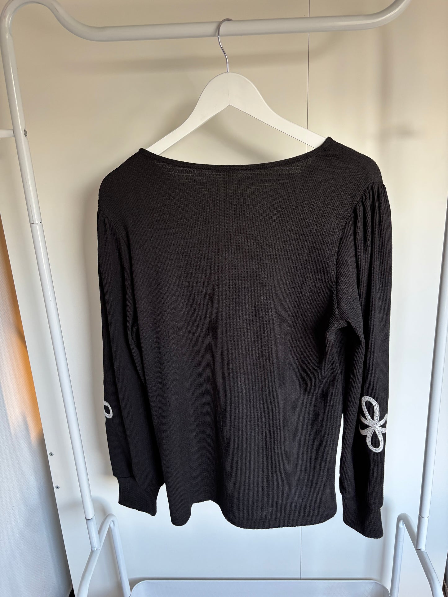 Blouse met bloemen op de mouw