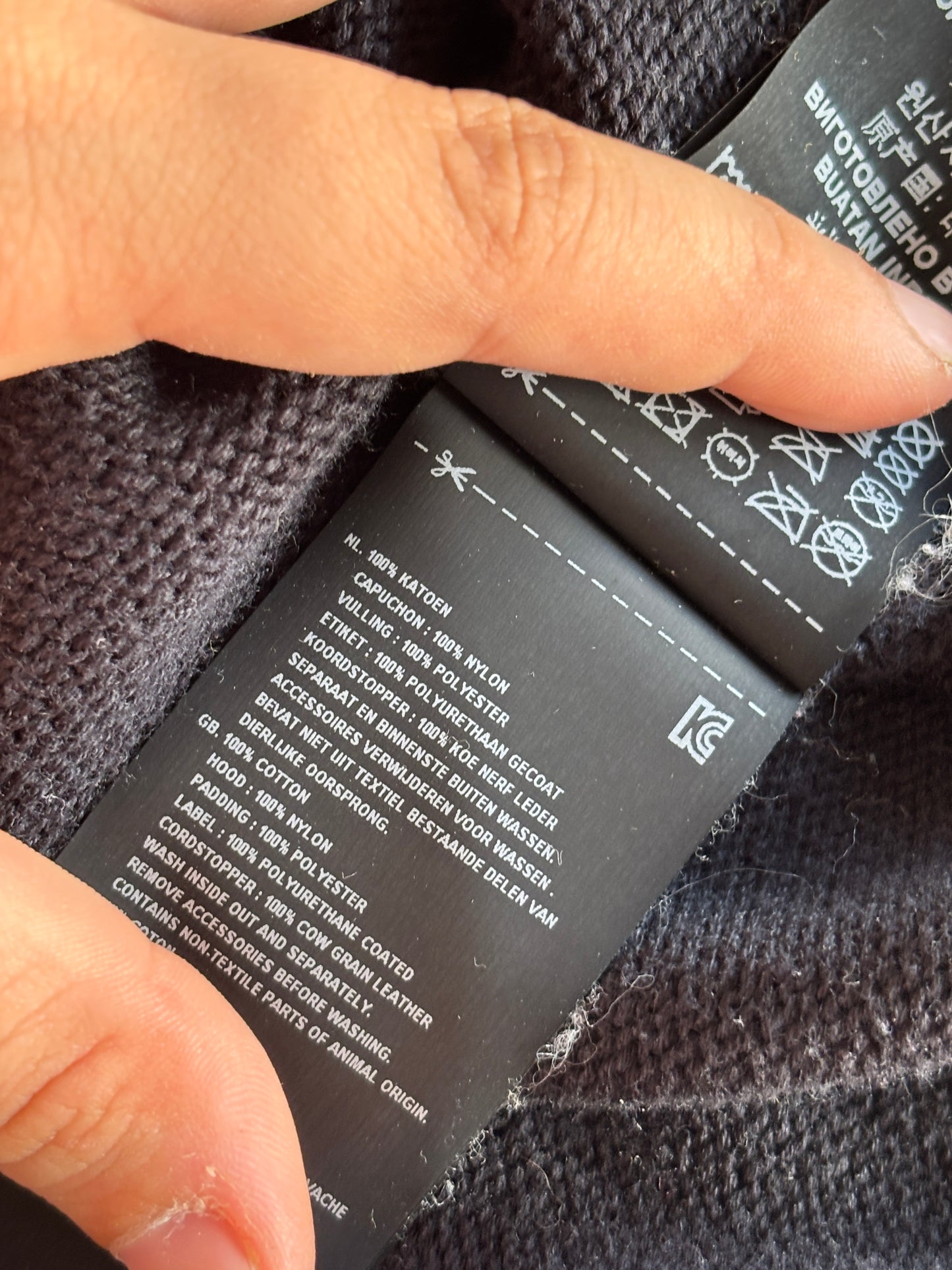 Zwarte vest met capuchon