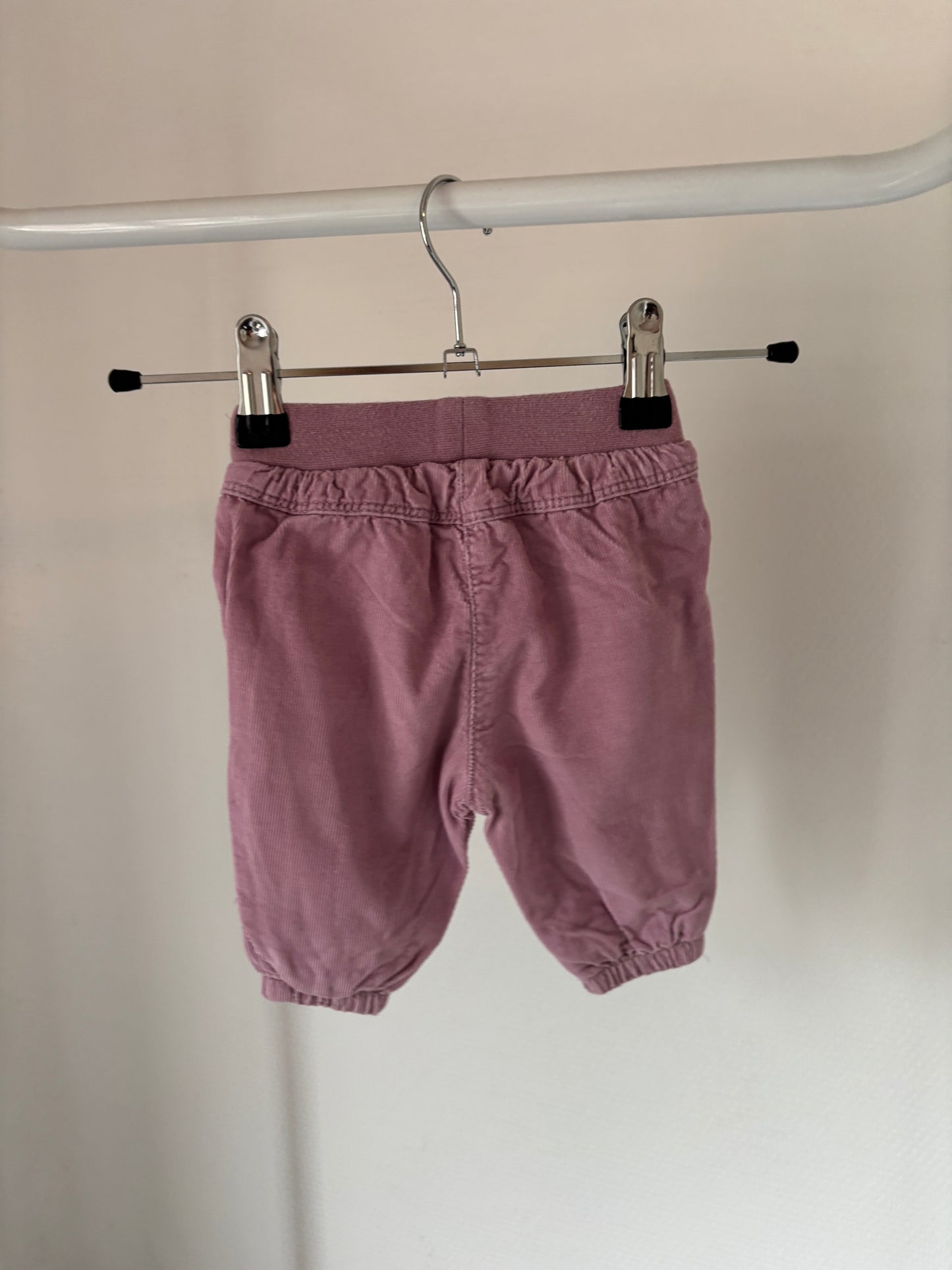 Lila ribfluwelen broek
