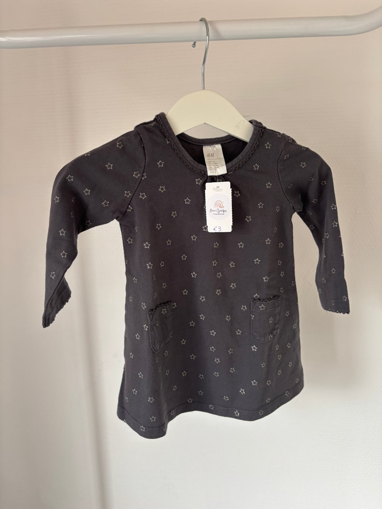 Grijs jurkje met sterretjes