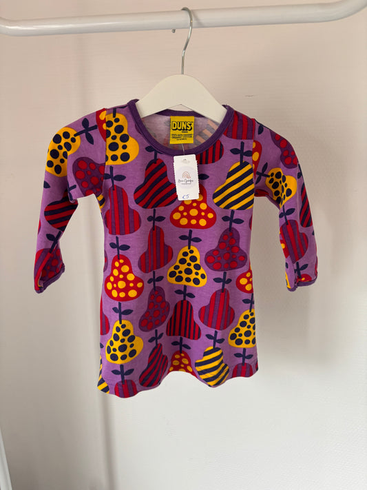 Paars jurkje met gekleurde peren