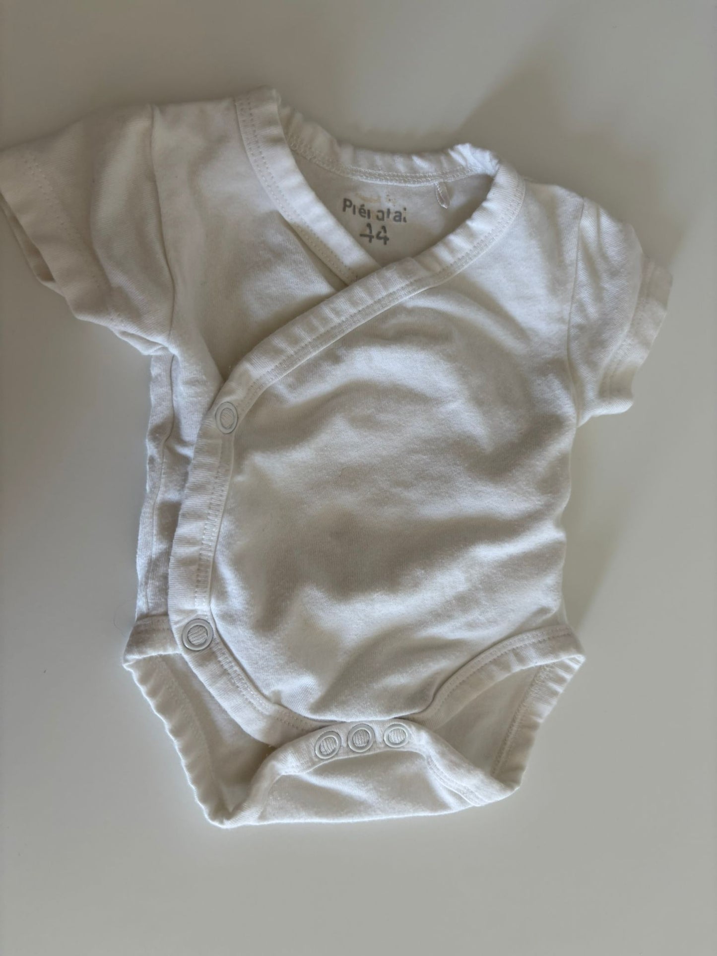 Witte overslagromper met korte mouwen