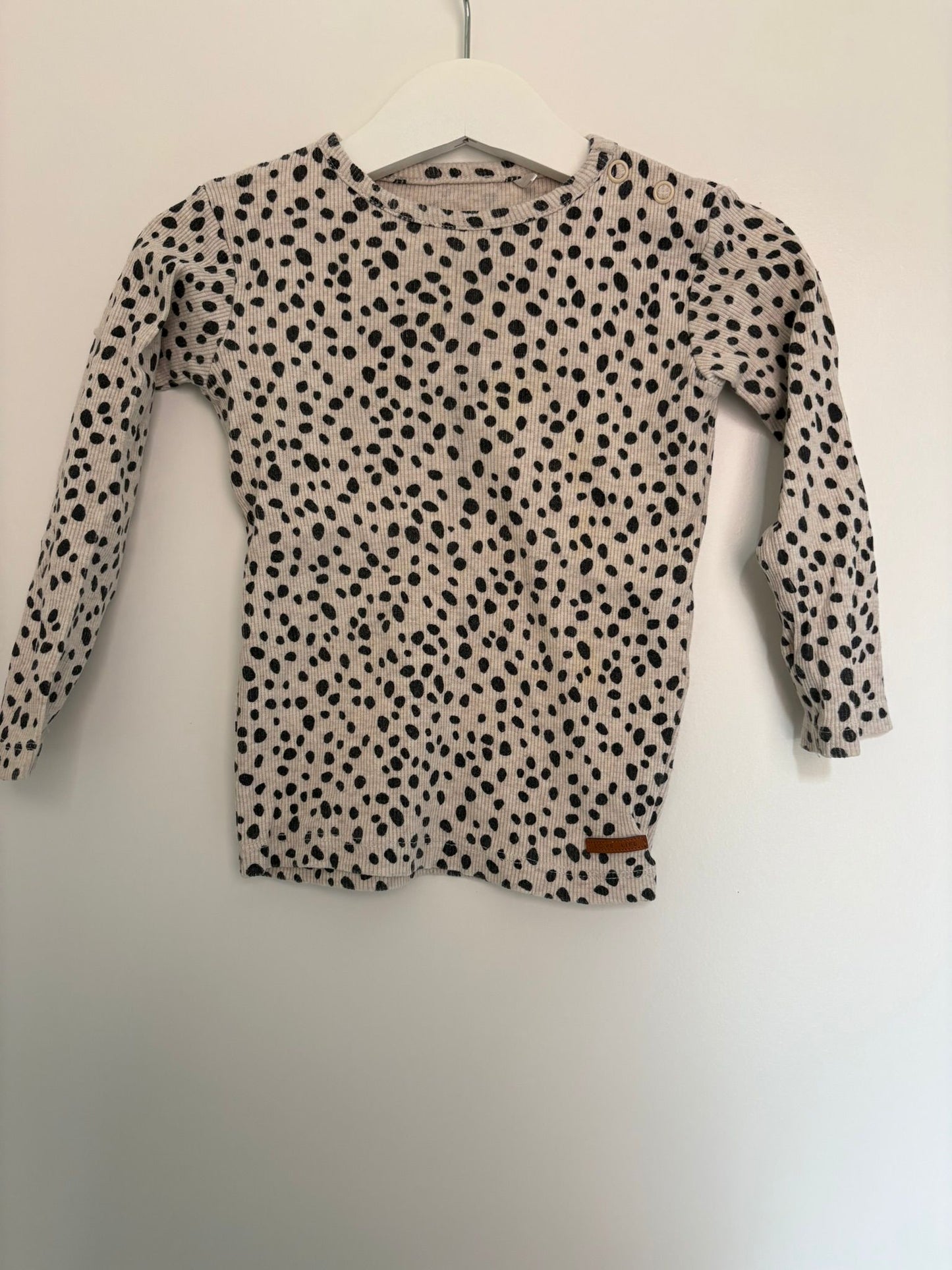 Beige longsleeve met bolletjes