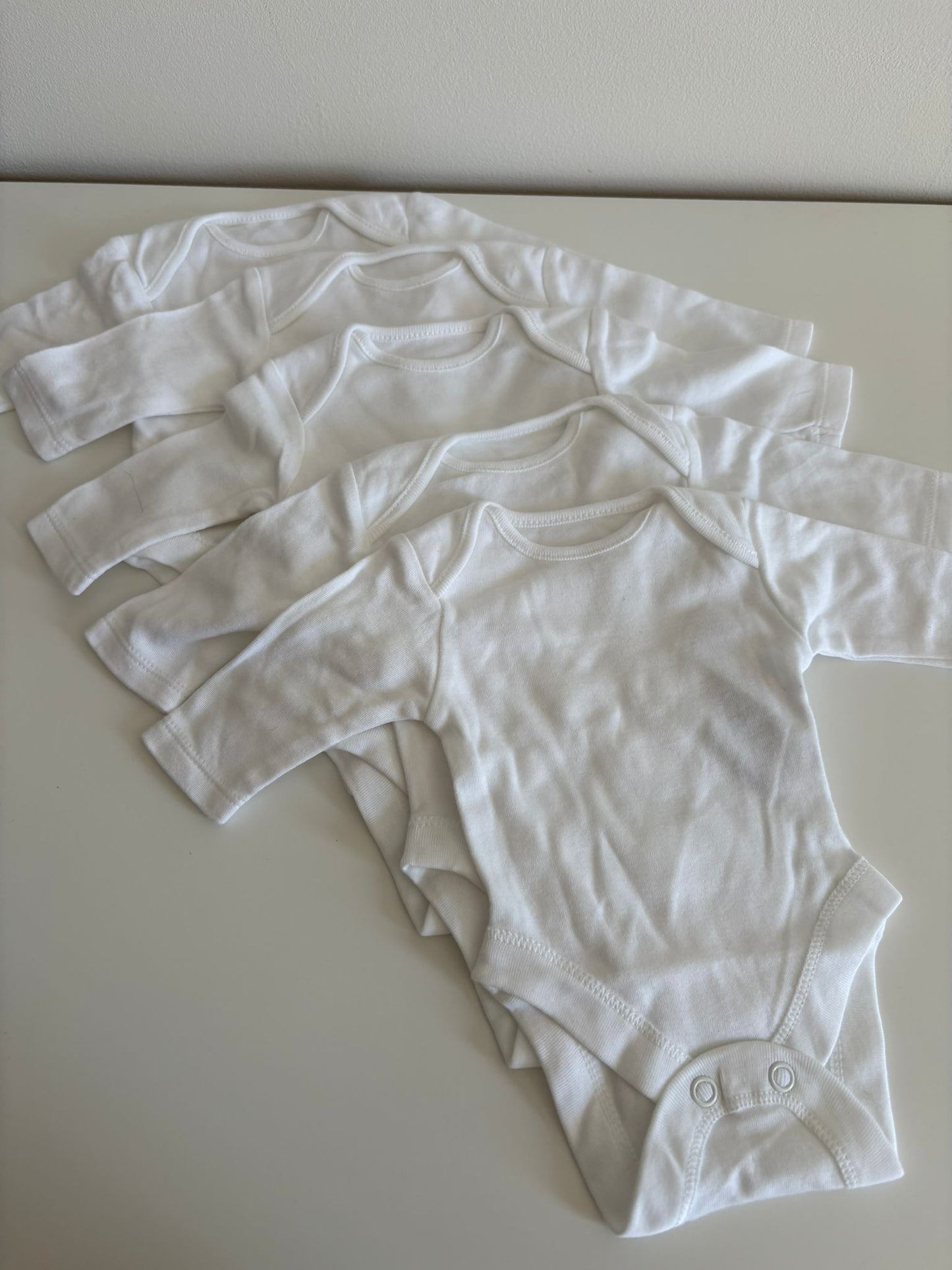 Bundel witte rompers met lange mouwen (5)