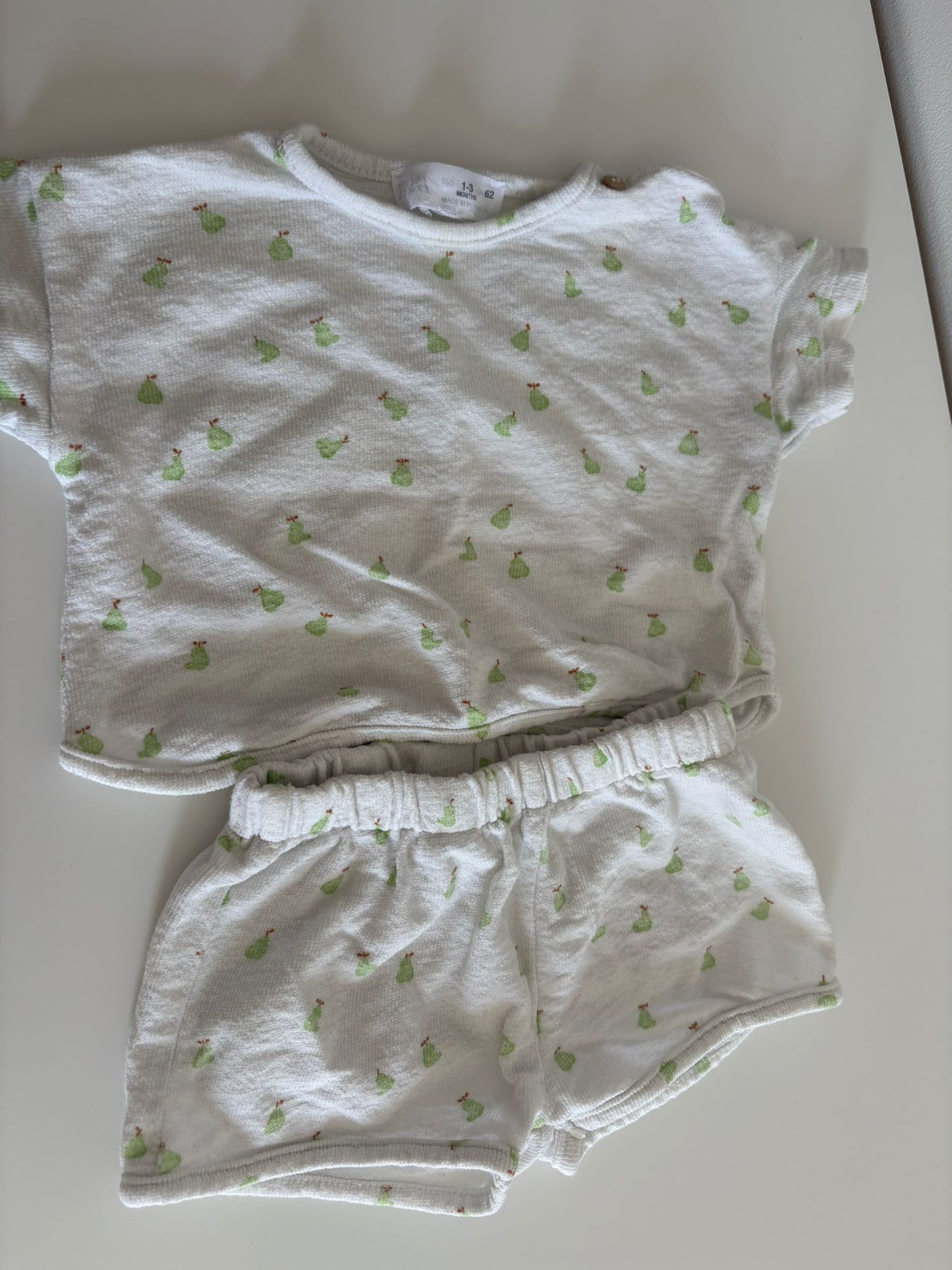 Wit setje met peertjes