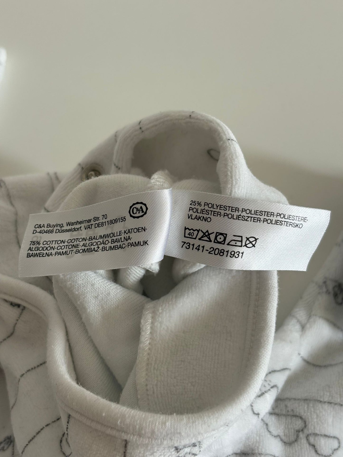 Witte eendelige winterpyjama