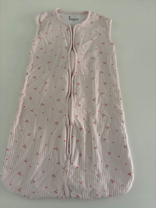 Lichtroze slaapzak met kersen