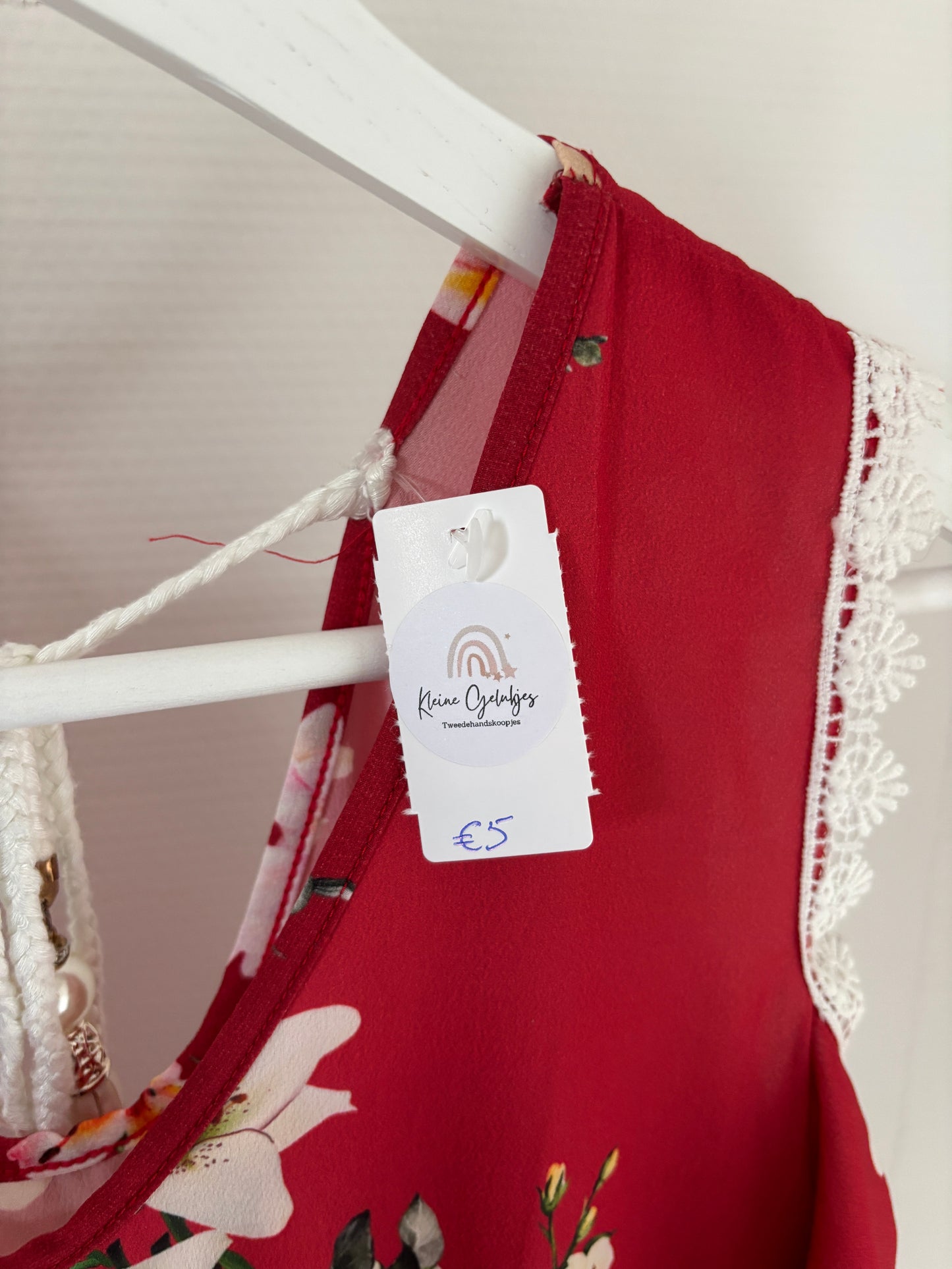 Rode off-shoulder jurk met bloemen