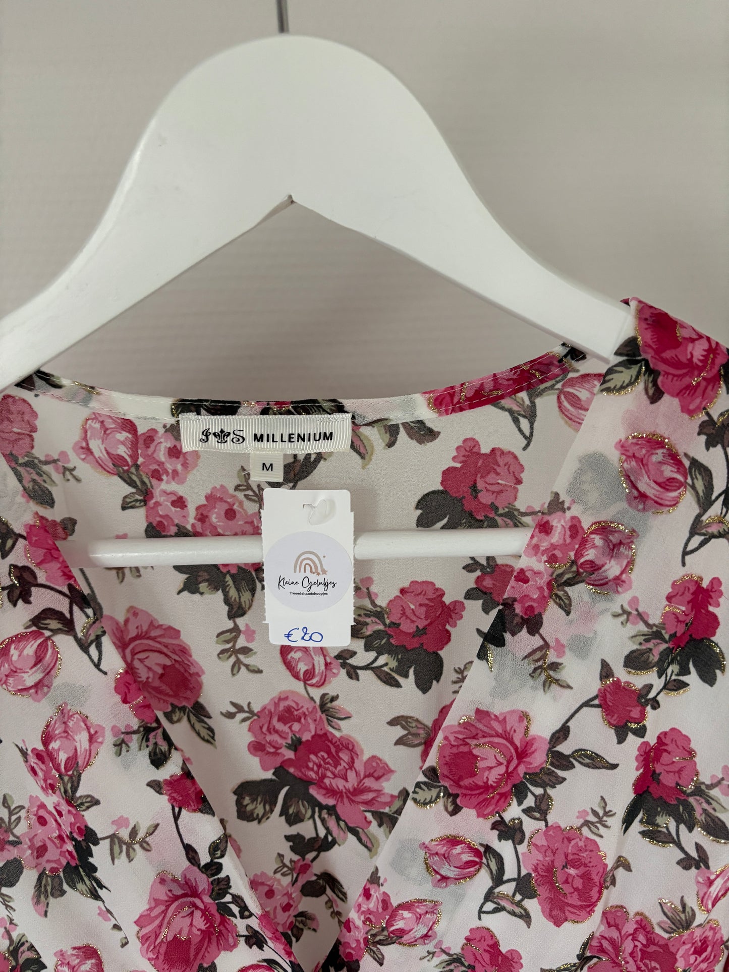 Witte jurk met rozen