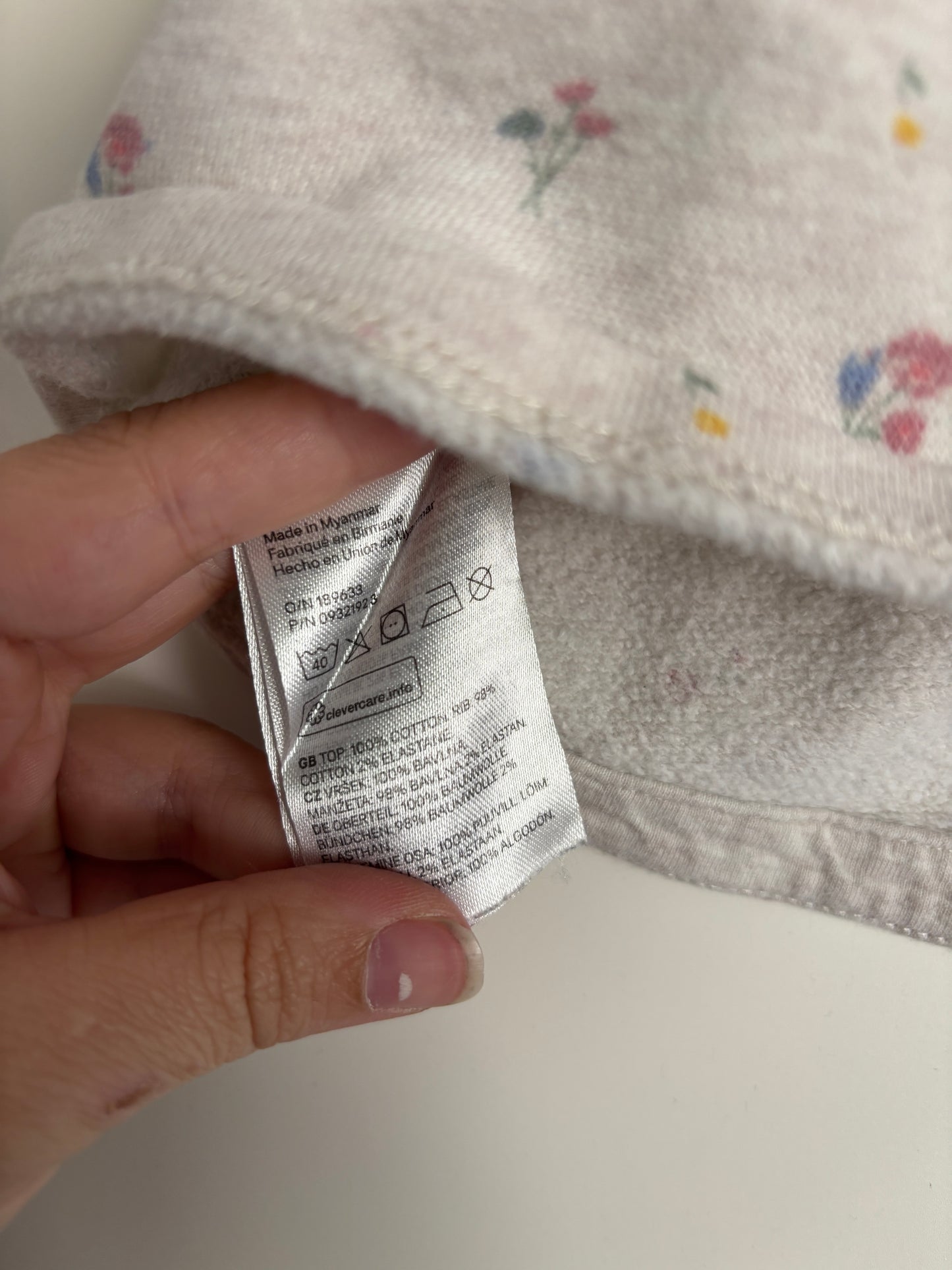 Beige-grijs setje met bloemetjes