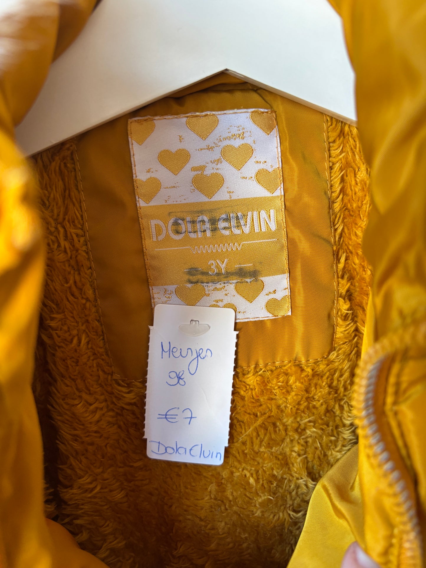 Mosterdgele winterjas