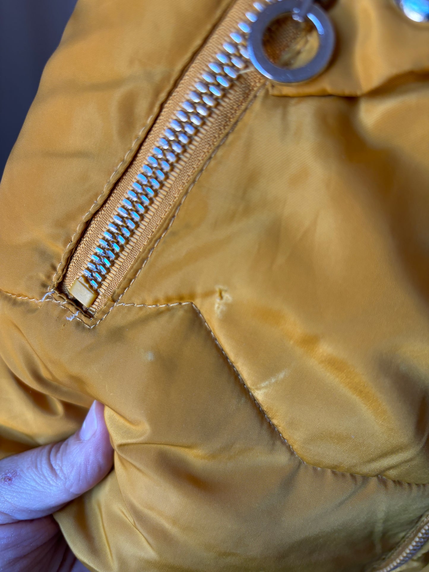 Mosterdgele winterjas