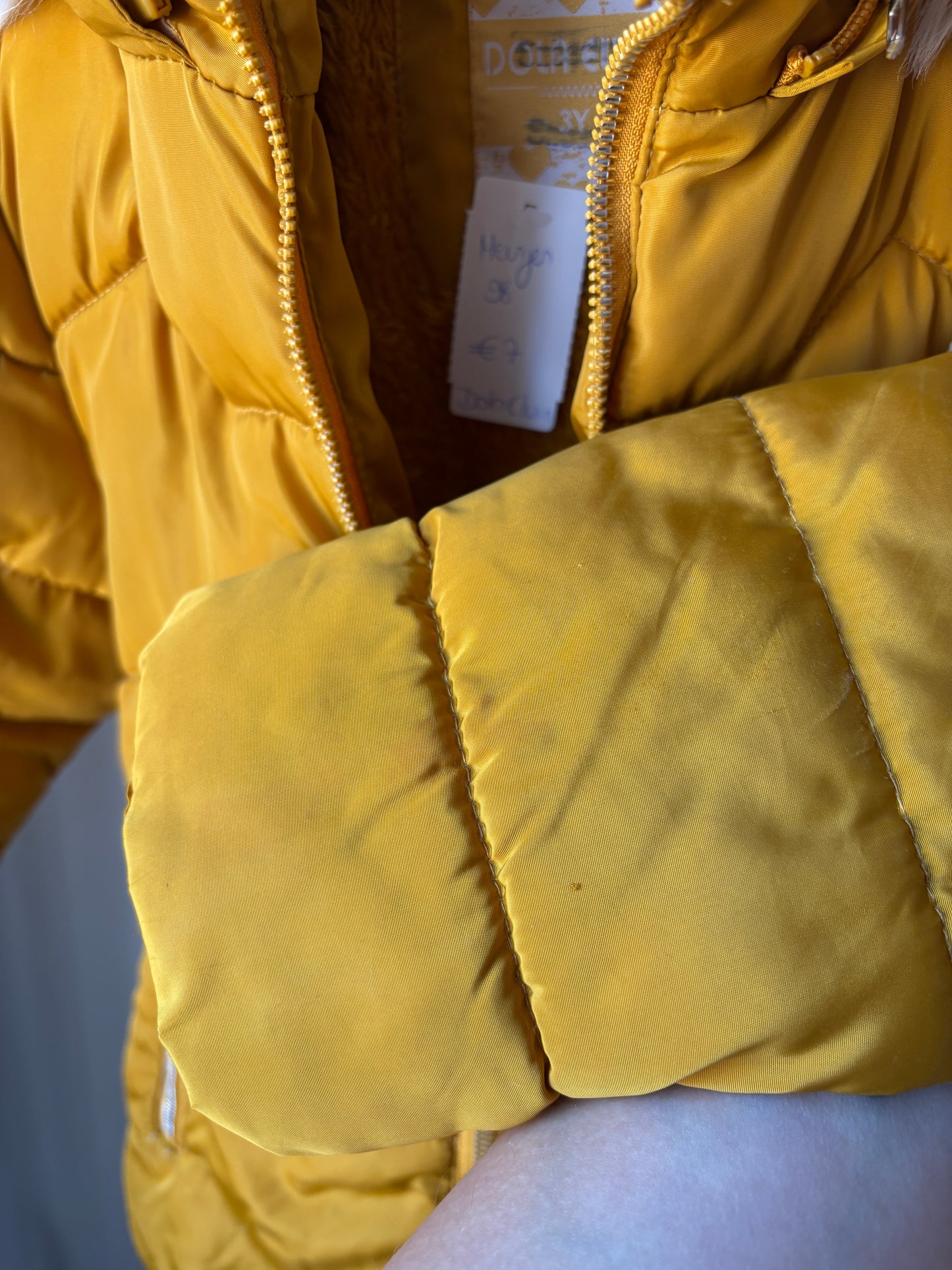 Mosterdgele winterjas