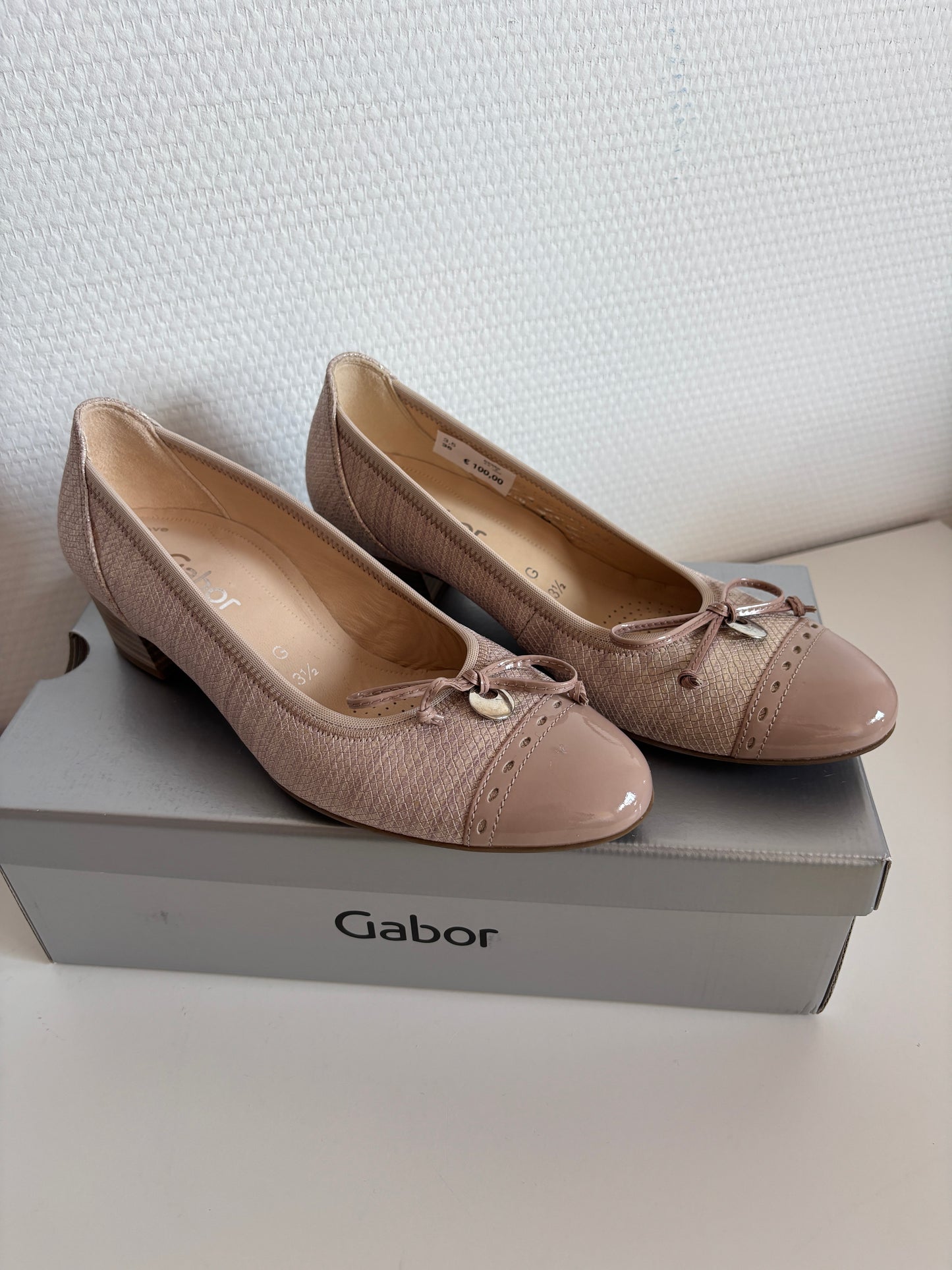 Lichtroze ballerina's met hakje