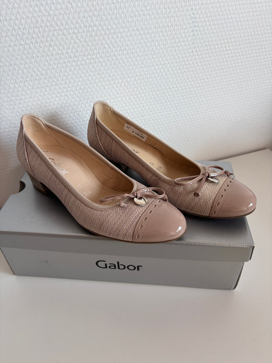 Lichtroze ballerina's met hakje