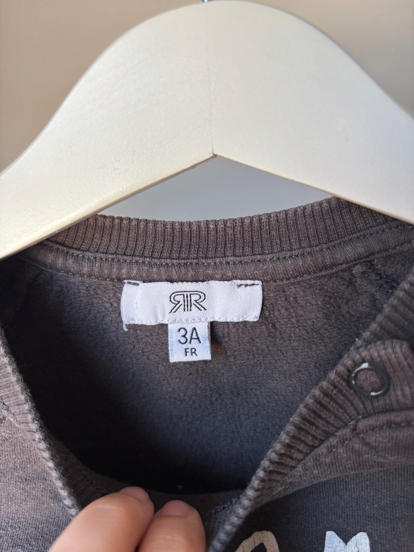 Donkergrijze sweater