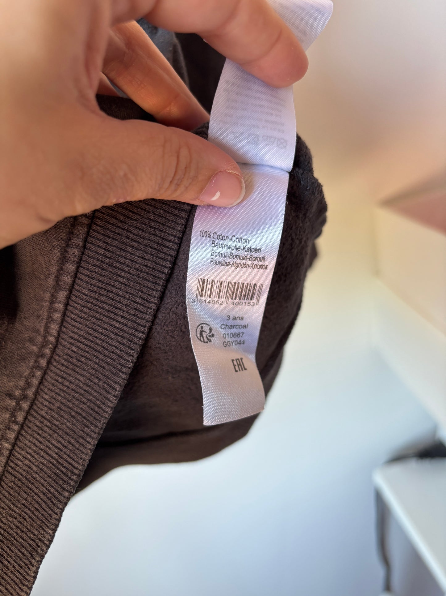 Donkergrijze sweater