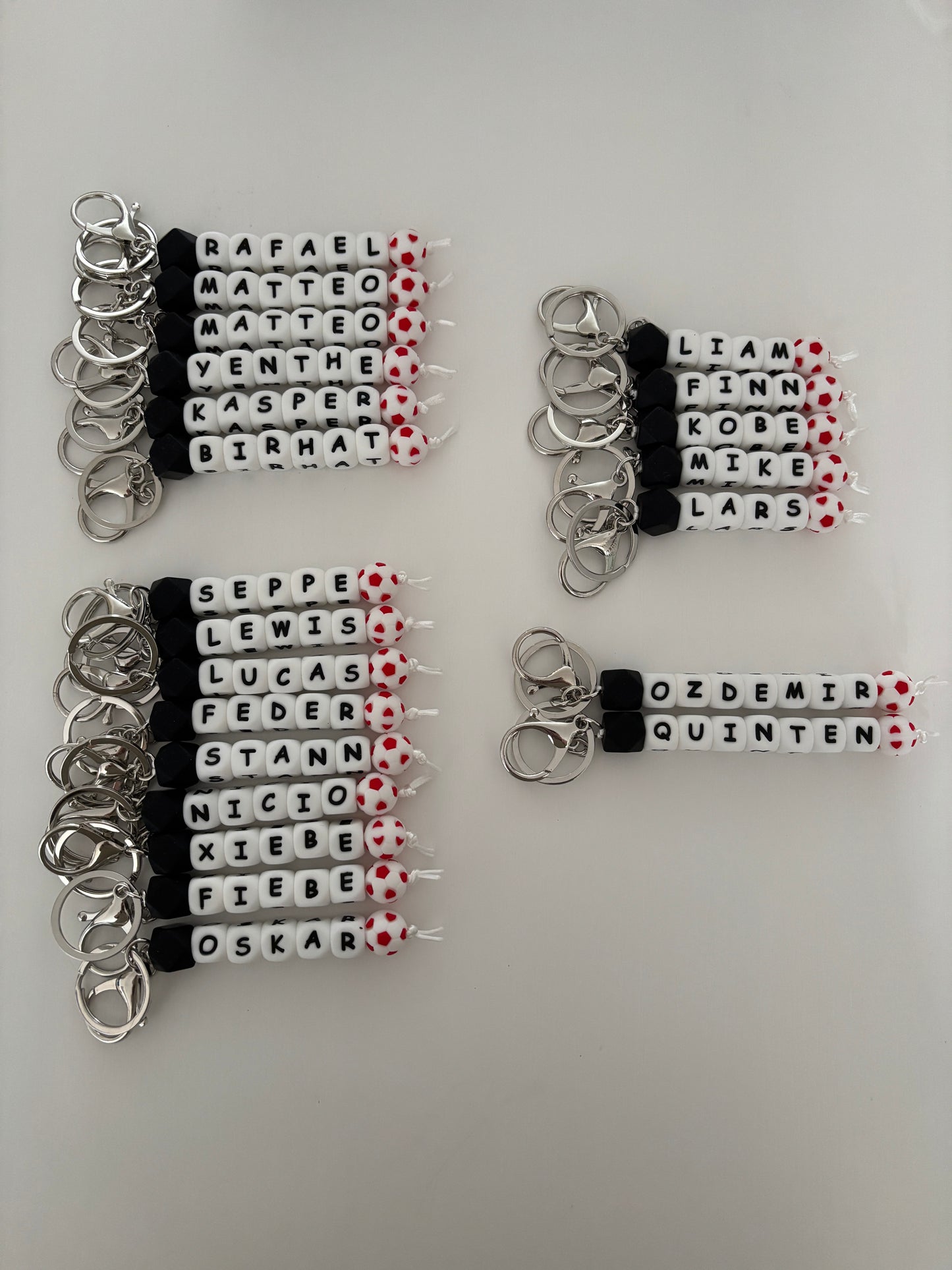 Bundel van 22 sleutelhangers met naam