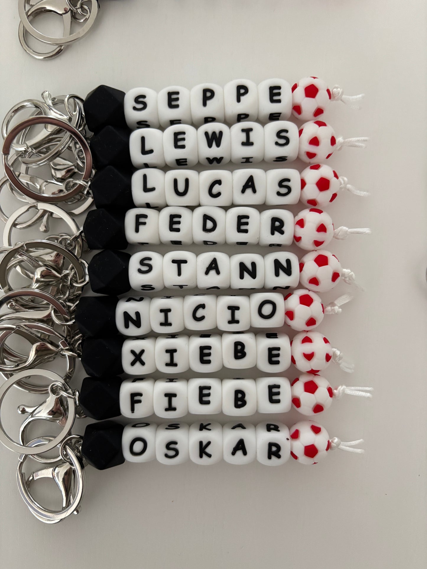 Bundel van 22 sleutelhangers met naam