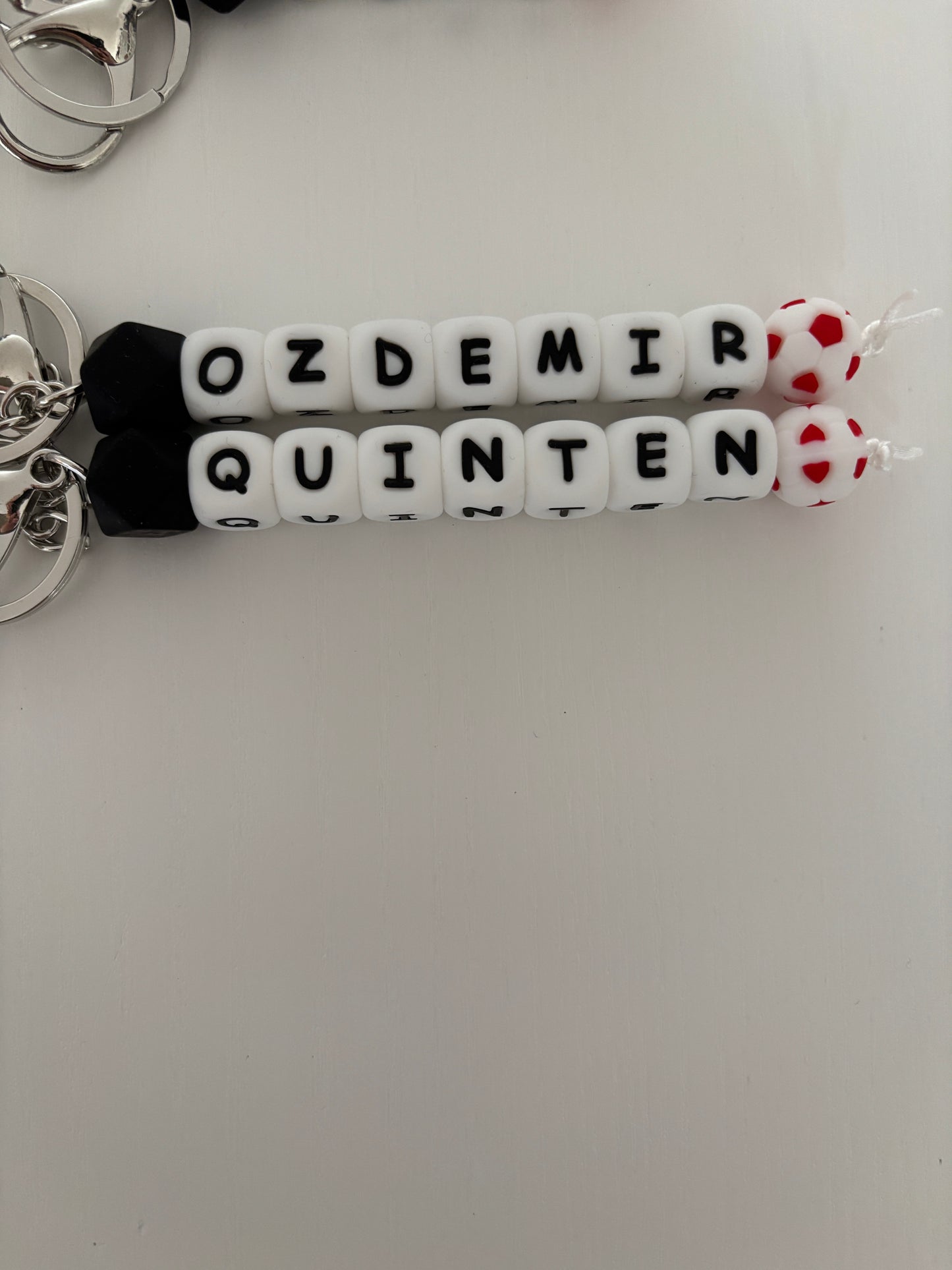 Bundel van 22 sleutelhangers met naam