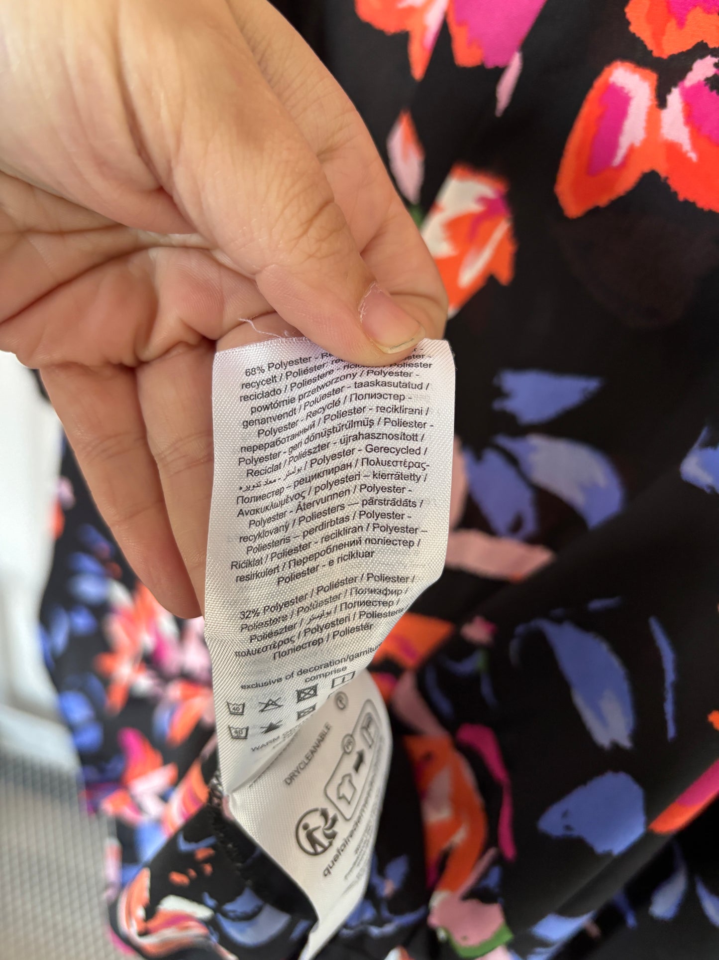 Zwarte blouse met bloemen