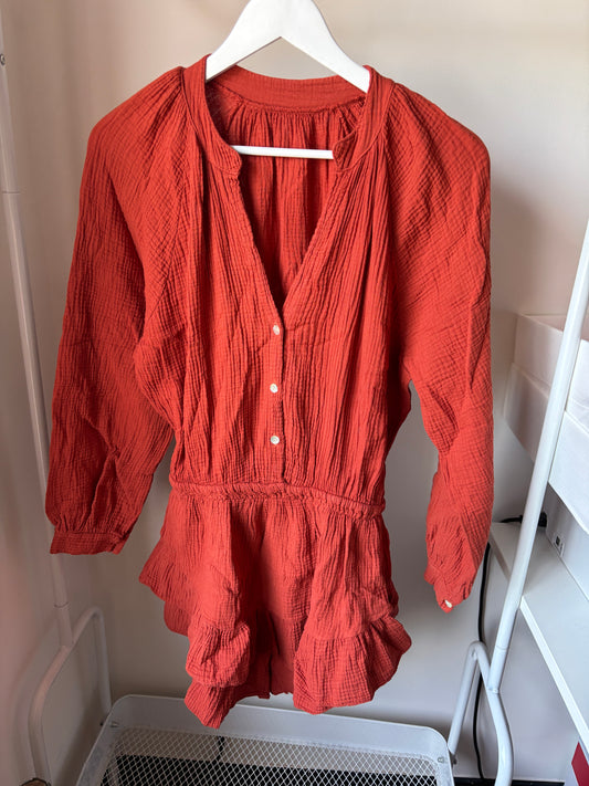 Roestkleurige playsuit met lange mouwen