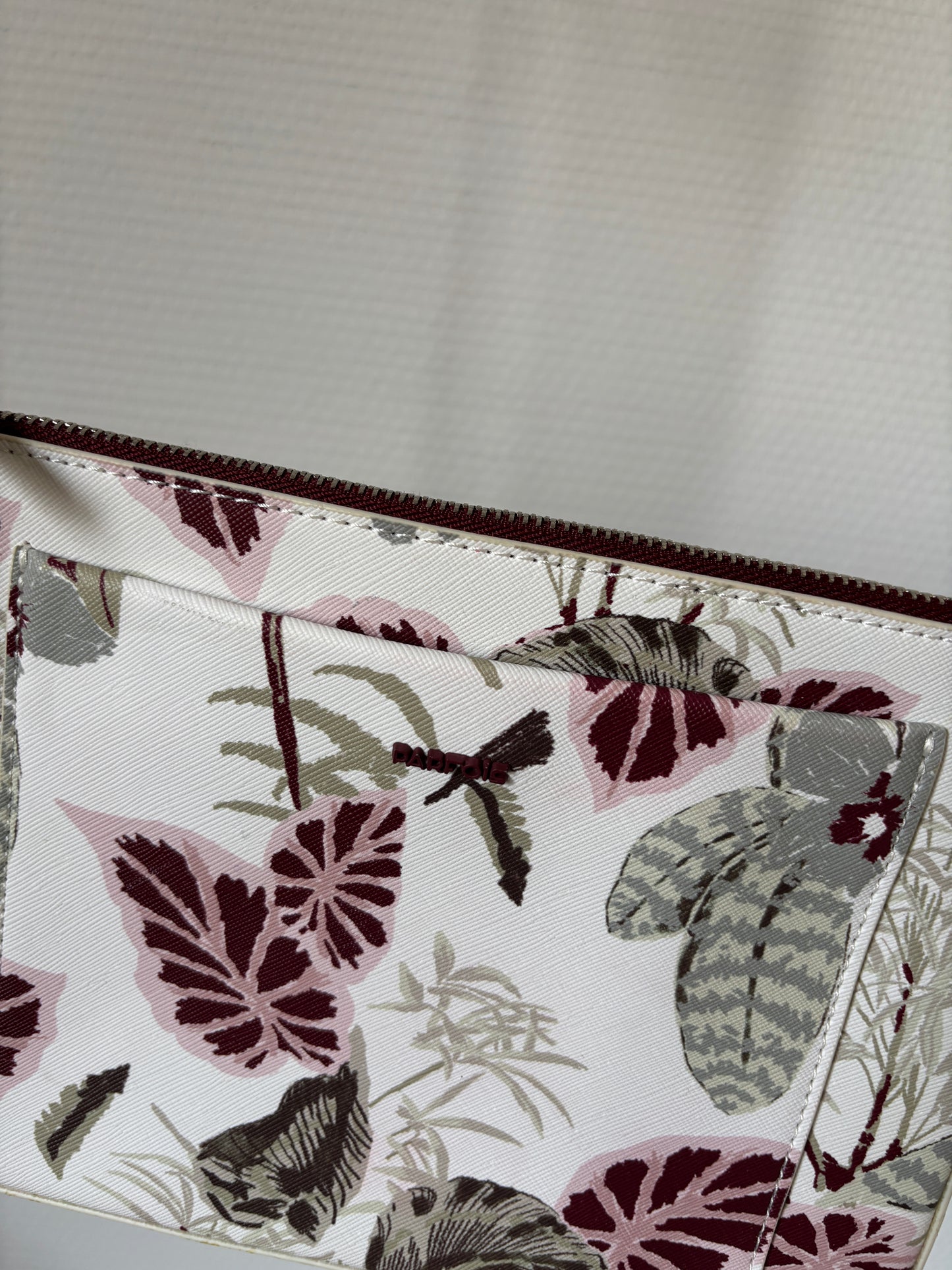 Wit schoudertasje met blaadjes