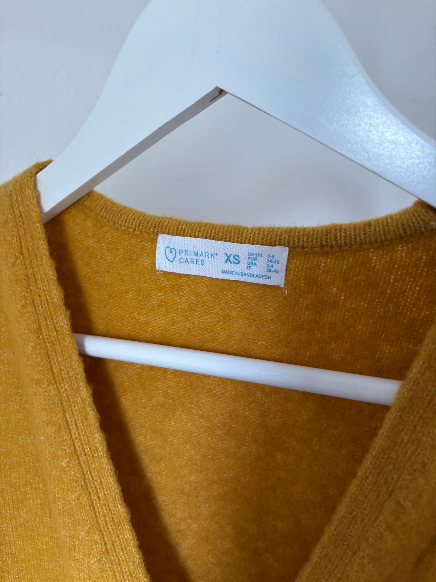 Mosterdgele overslagtrui