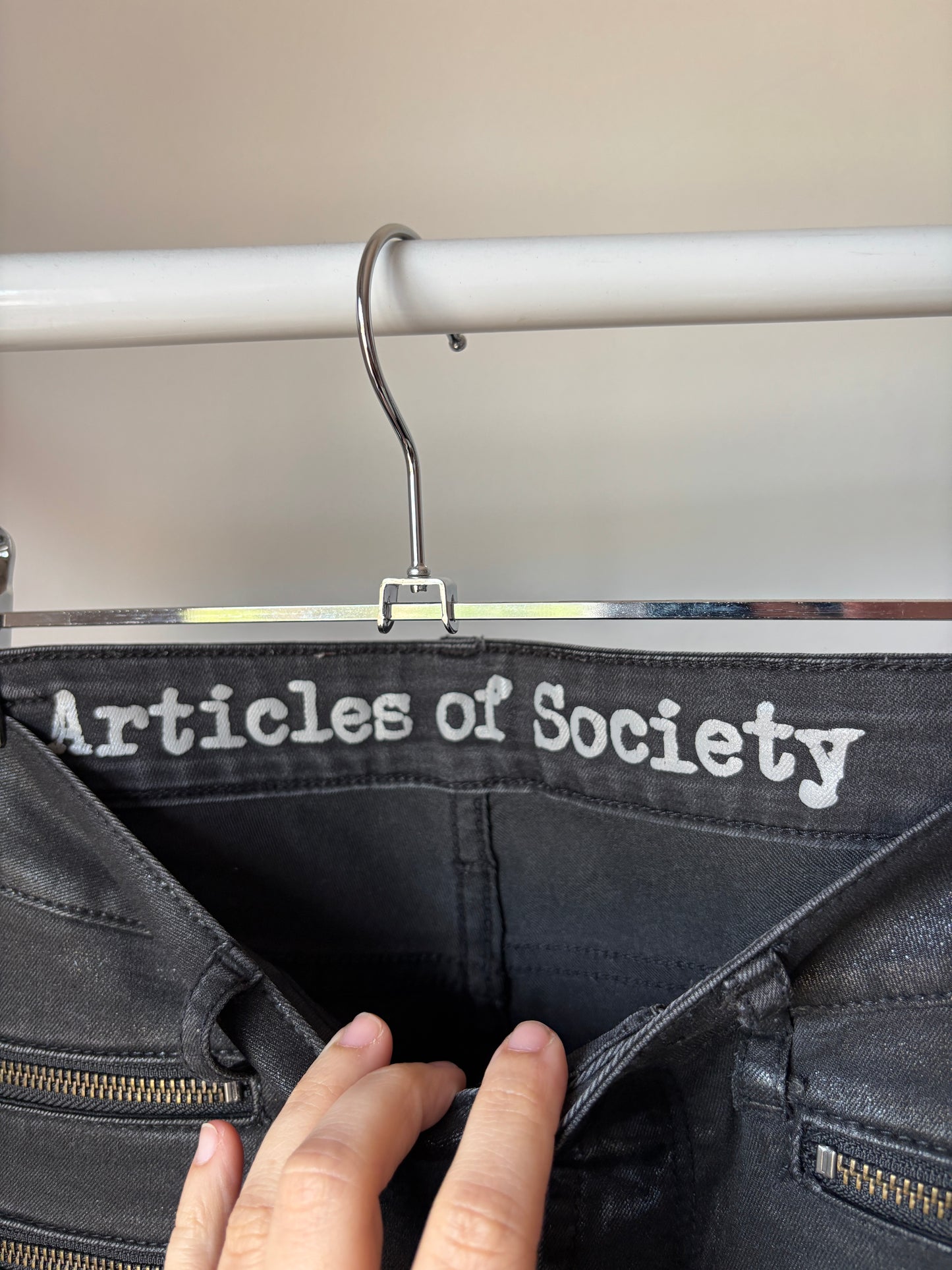 Zwarte imitatie lederen broek