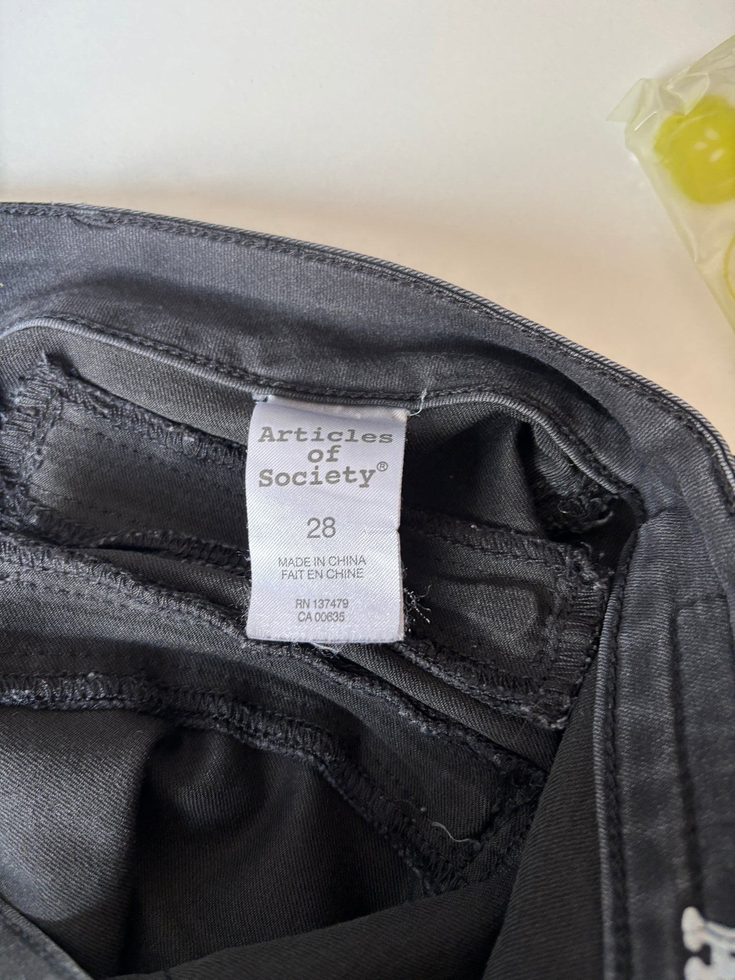 Zwarte imitatie lederen broek