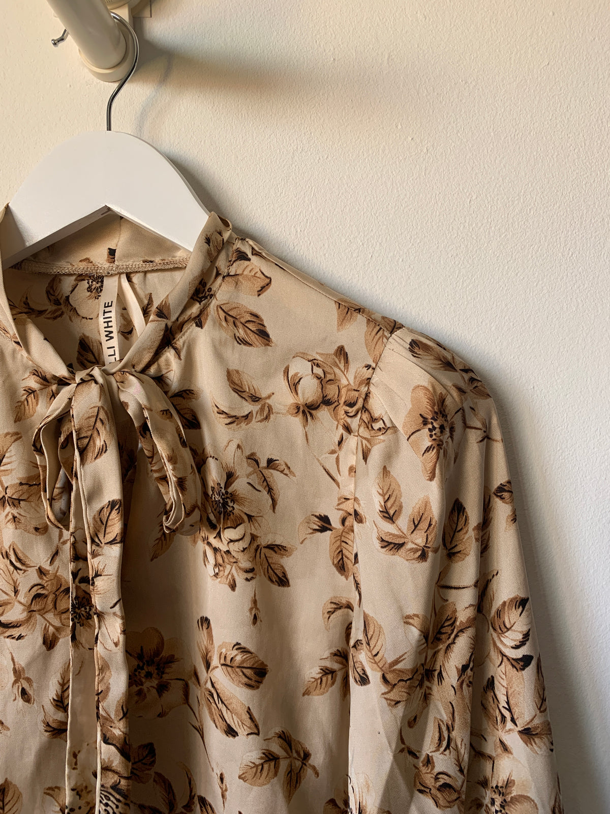 Beige blouse | Elli White | M