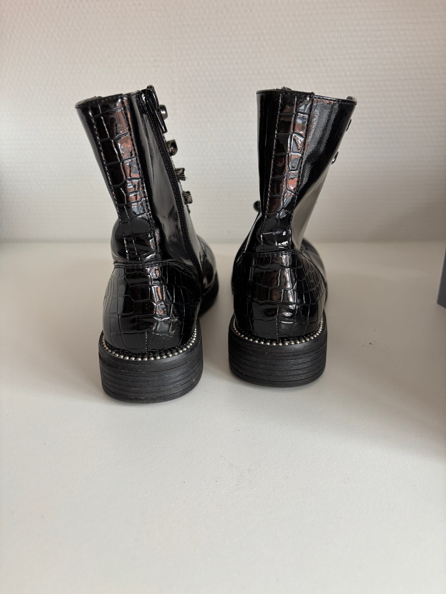 Zwarte blinkende boots