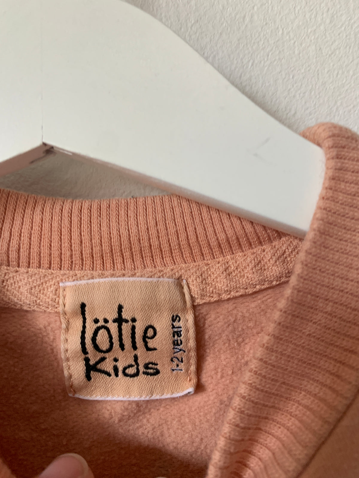 Pasteloranje sweaterjurk | Lötie Kids | 86/92