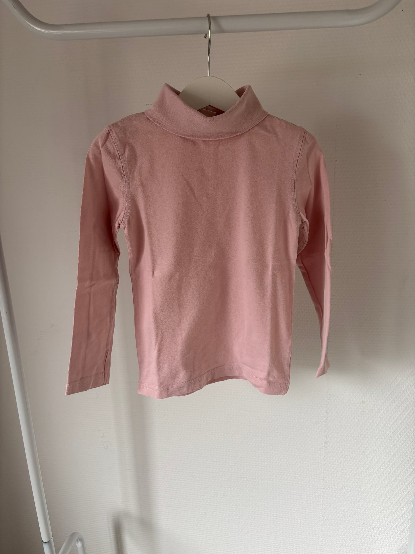 Lichtroze longsleeve met rolkraag