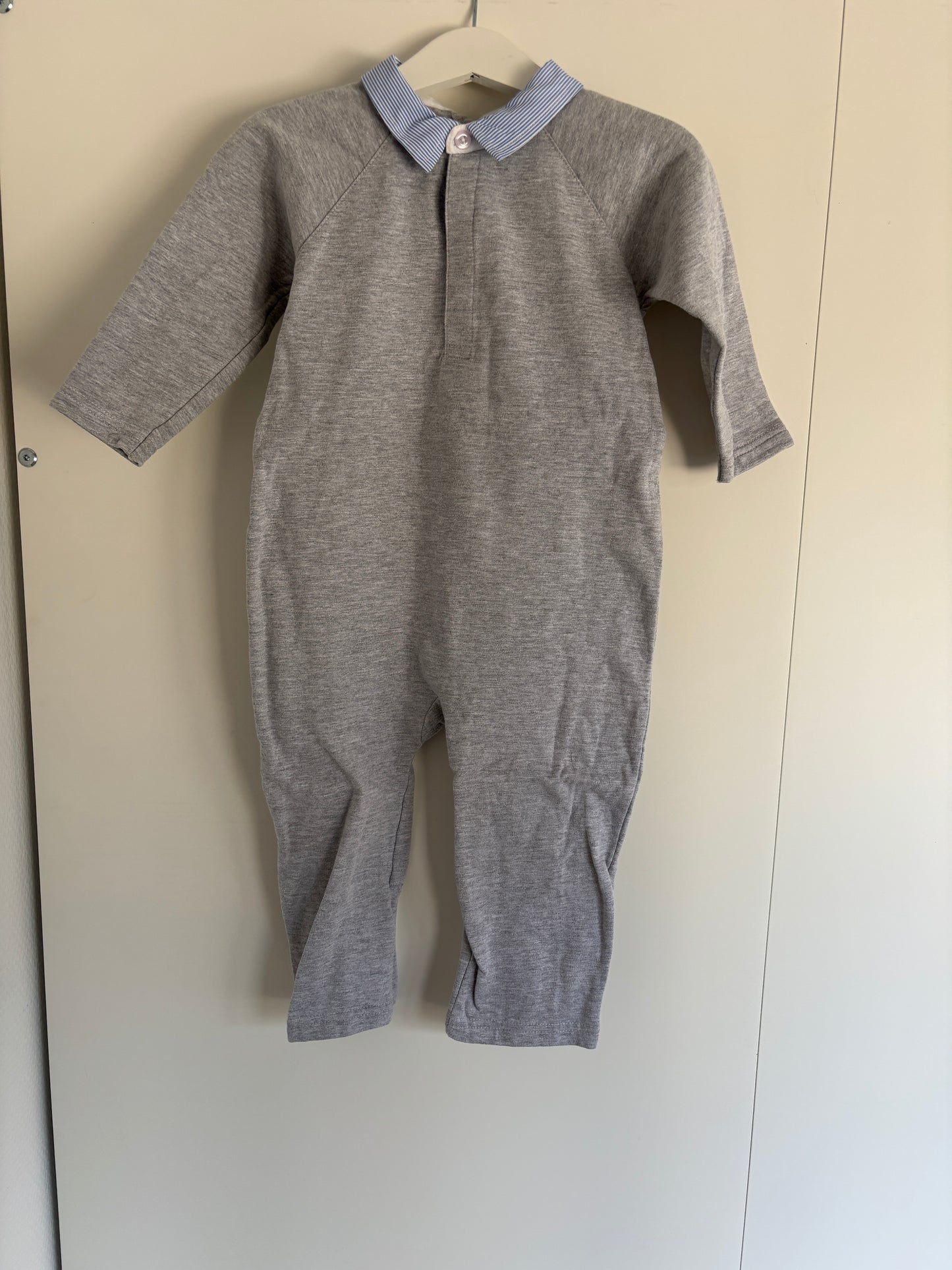 Grijze eendelige pyjama