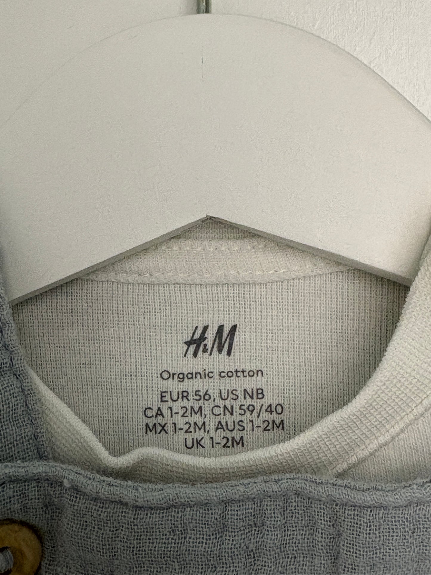 Setje: witte romper met korte mouwen en blauwgrijze salopette