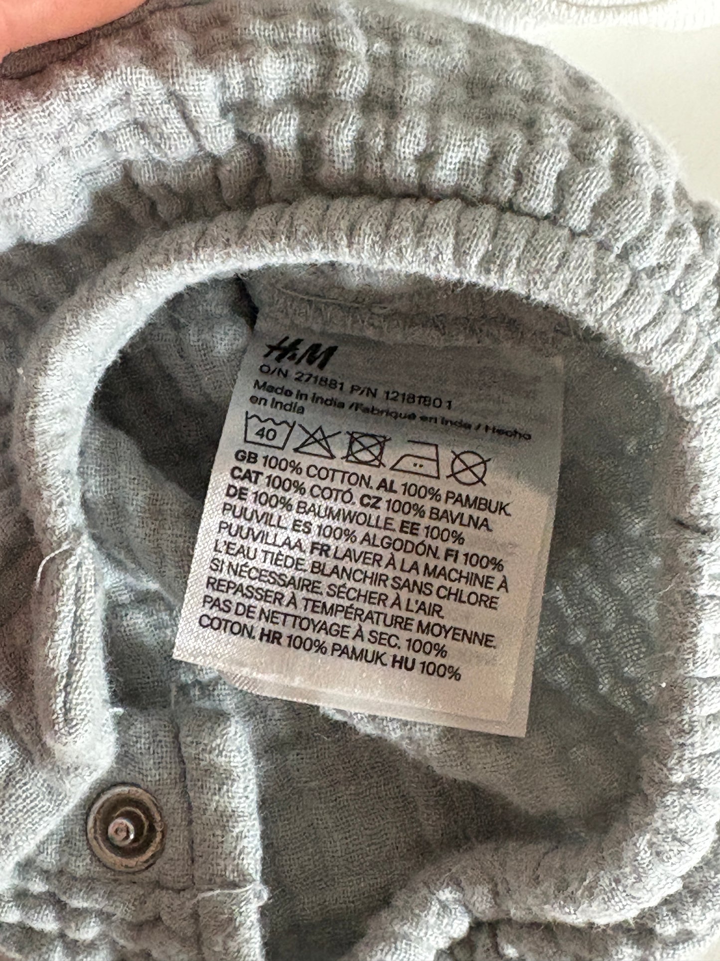 Setje: witte romper met korte mouwen en blauwgrijze salopette