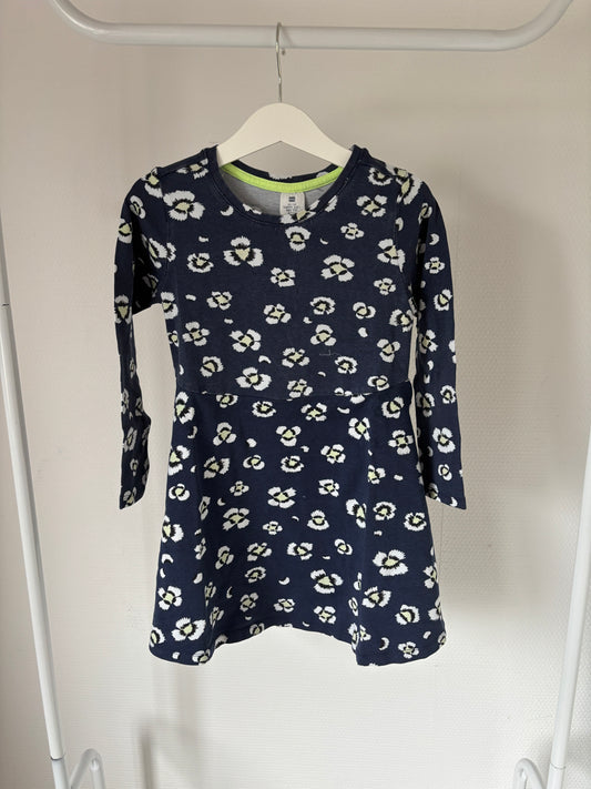 Marineblauwe jurk met witte bloemen