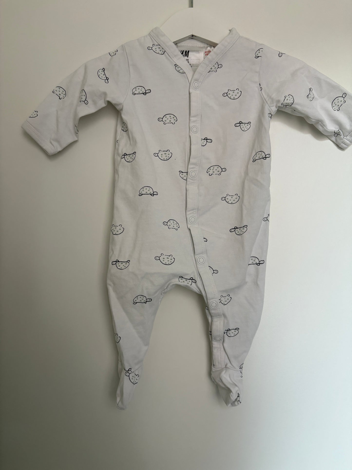 Witte eendelige pyjama met schildpadjes