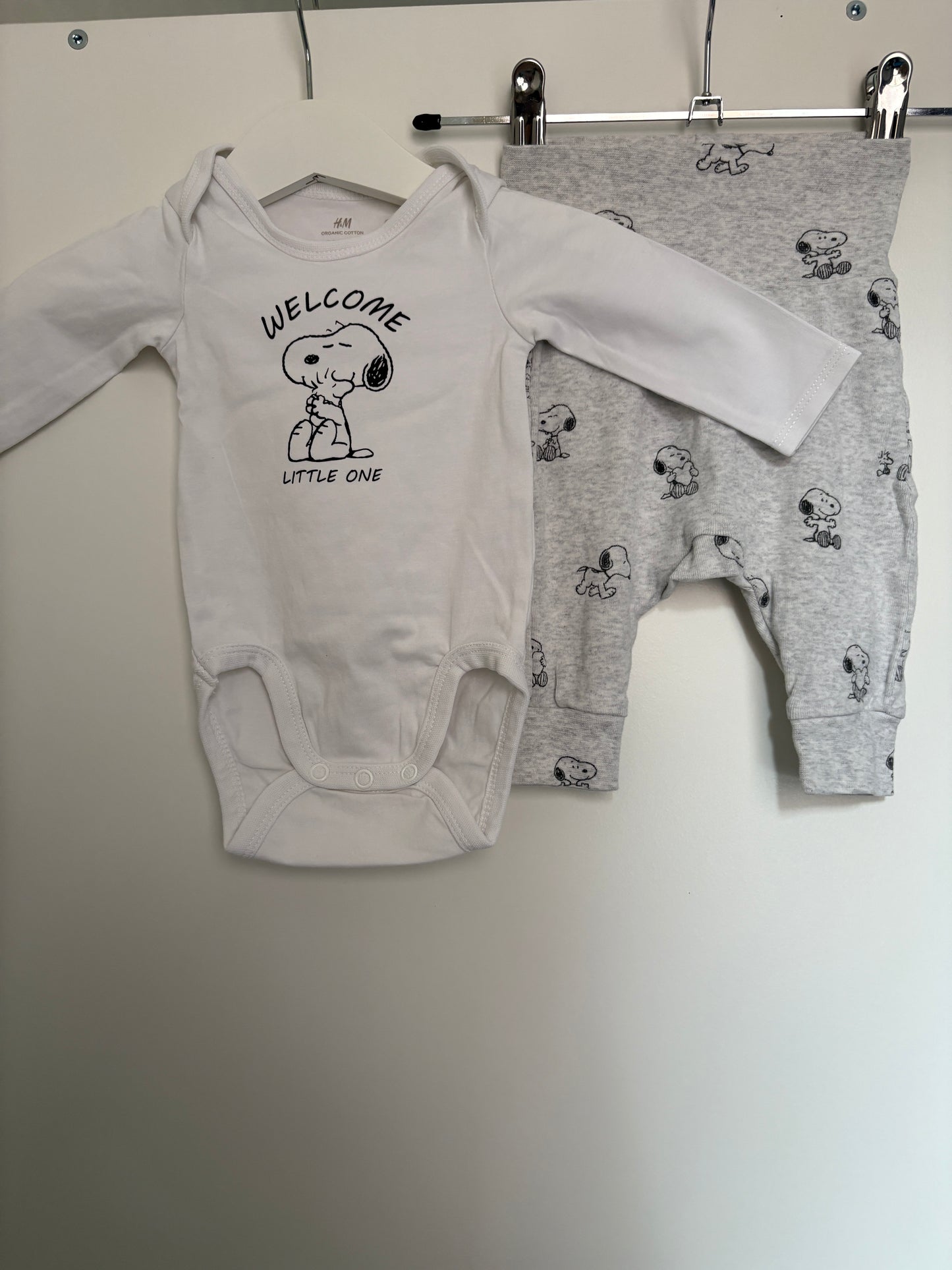 Setje Snoopy: romper met lange mouwen en broekje