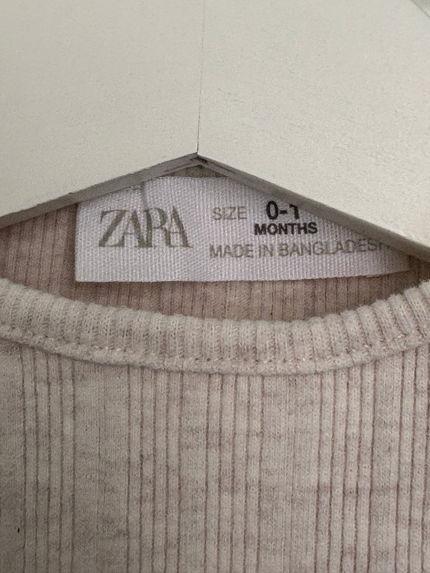 Ribsetje: romper met lange mouwen en broekje