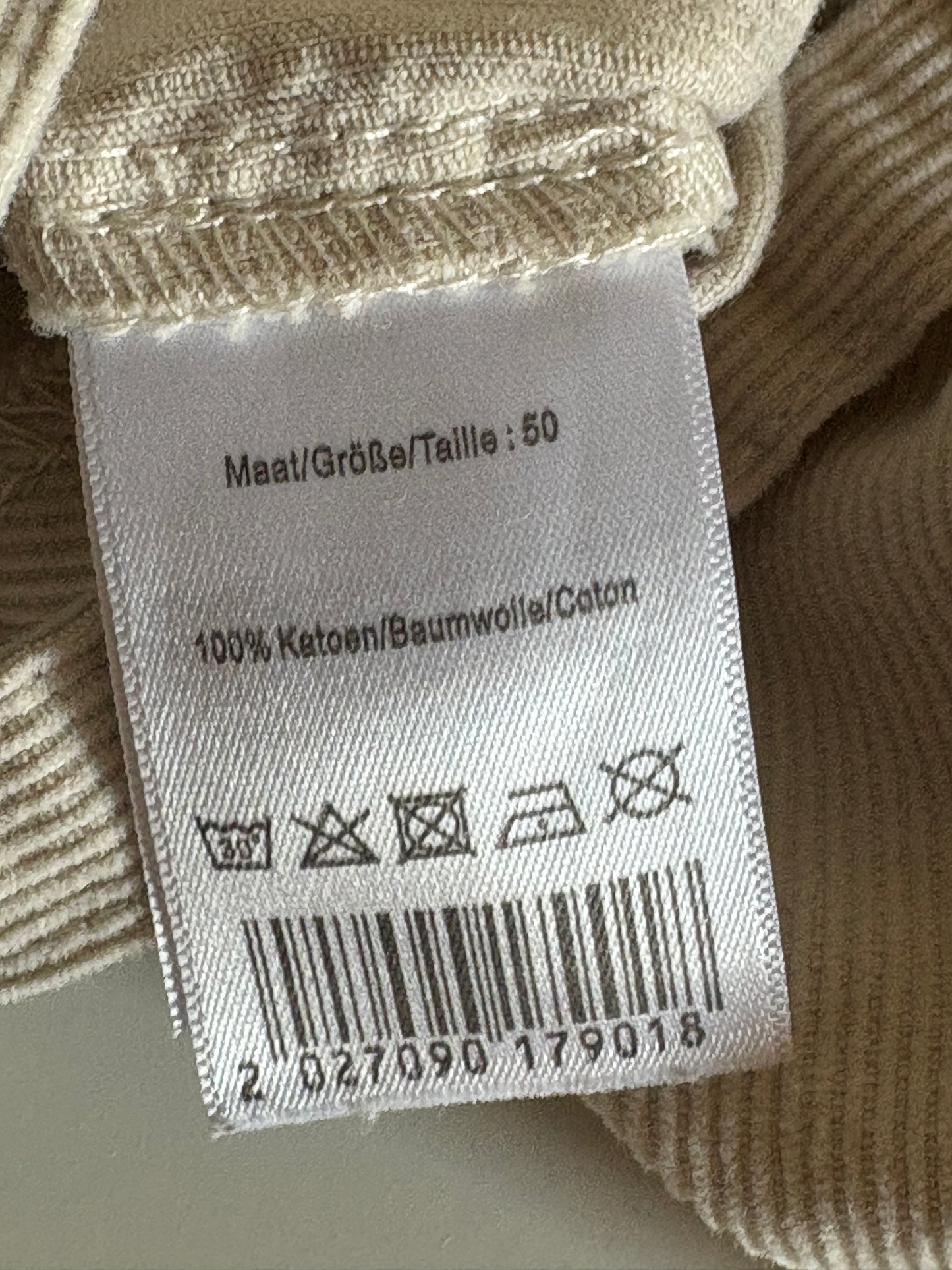 Beige setje: T-shirt met diertjes en salopette