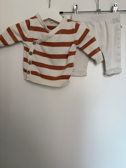Setje: gestreept overslagtruitje en ribbroekje