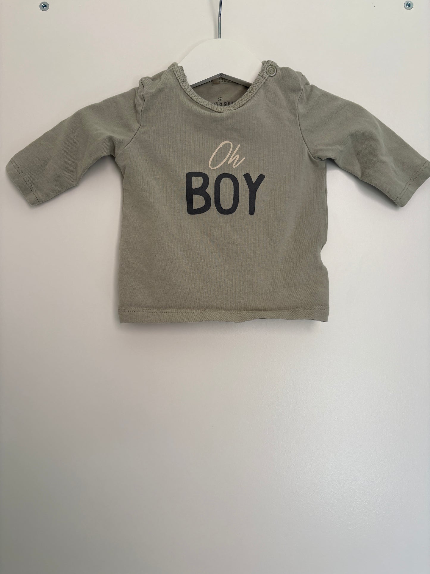 Olijfgroene longsleeve "Oh boy"